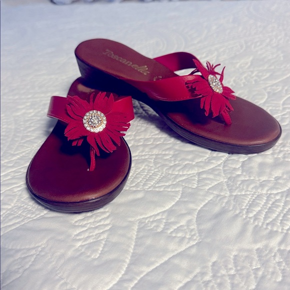 ✨Italian Shoemakers‎ Red Flower Rhinestone Thong Sandals Made in Italy 7.5 women - Picture 1 of 3